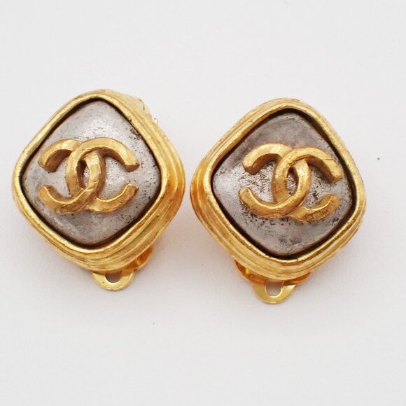 CHANEL CC Logo Button Earrings Clip-On 97A GHW France Vintage Accessory - Picture 1 of 9
